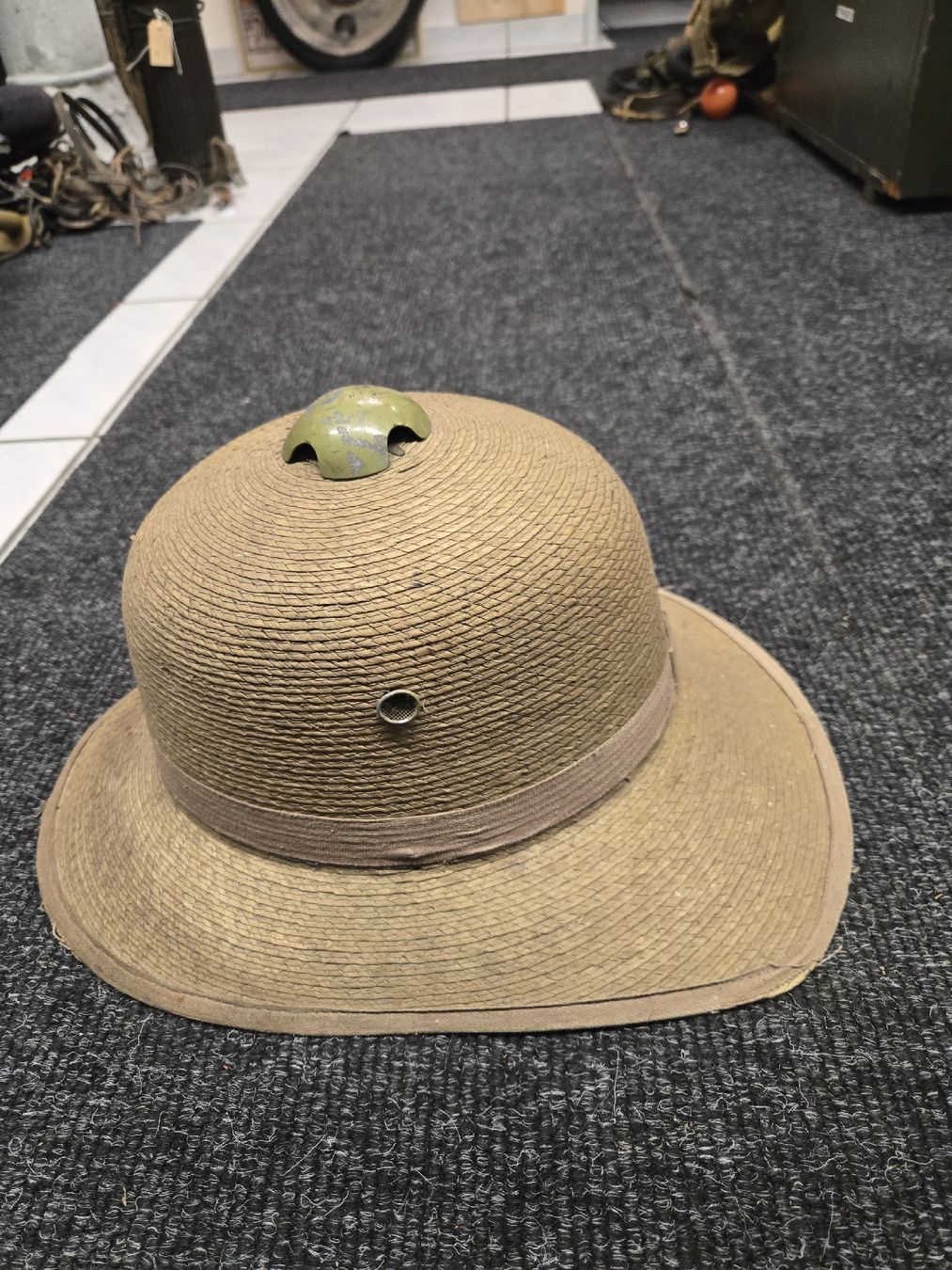 Copricapi, berretti & cappellini: Italia Afrika Korps Helm Original – Usato da Wolfhalden venduto da ion_z9kr 1
