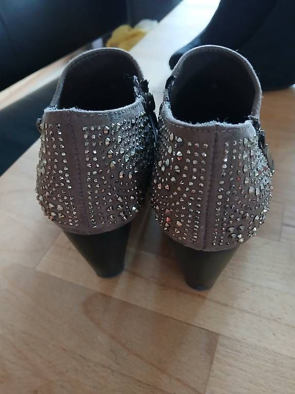 Graceland Scarpe da donna: Graceland Stiefeletten, grau, Grösse 37 – Usato da Rothenthurm venduto da Meitli18 2