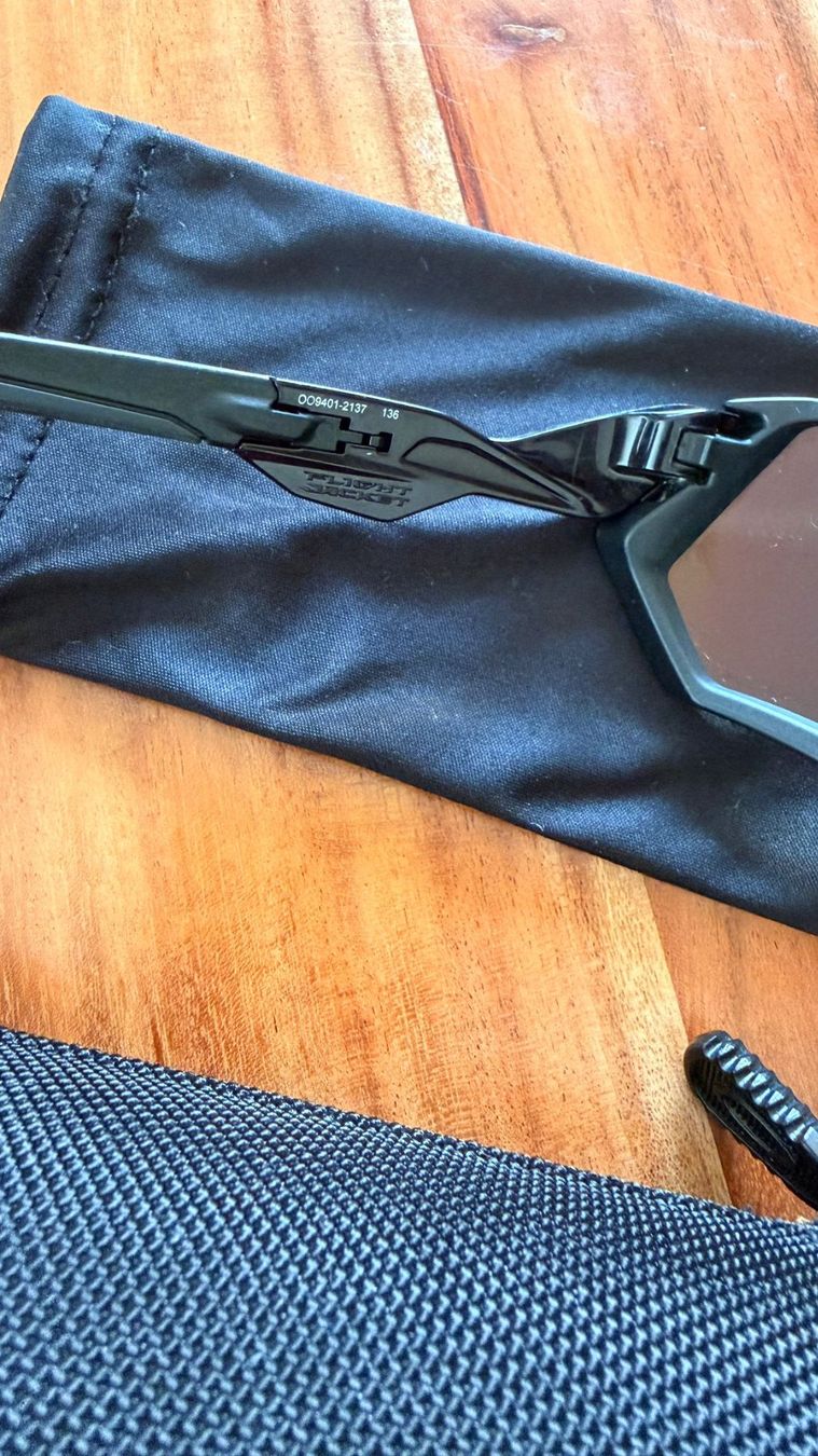 Oakley Brillen & Gläser: Oakley sport sunglasses with case – Gebraucht aus Dübendorf von ped_l8sh 5