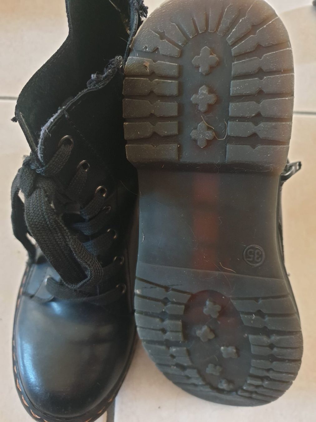 Schuhe für Mädchen: Chaussures hautes fille pointure 35 – Gebraucht aus Lausanne von Af2016 1