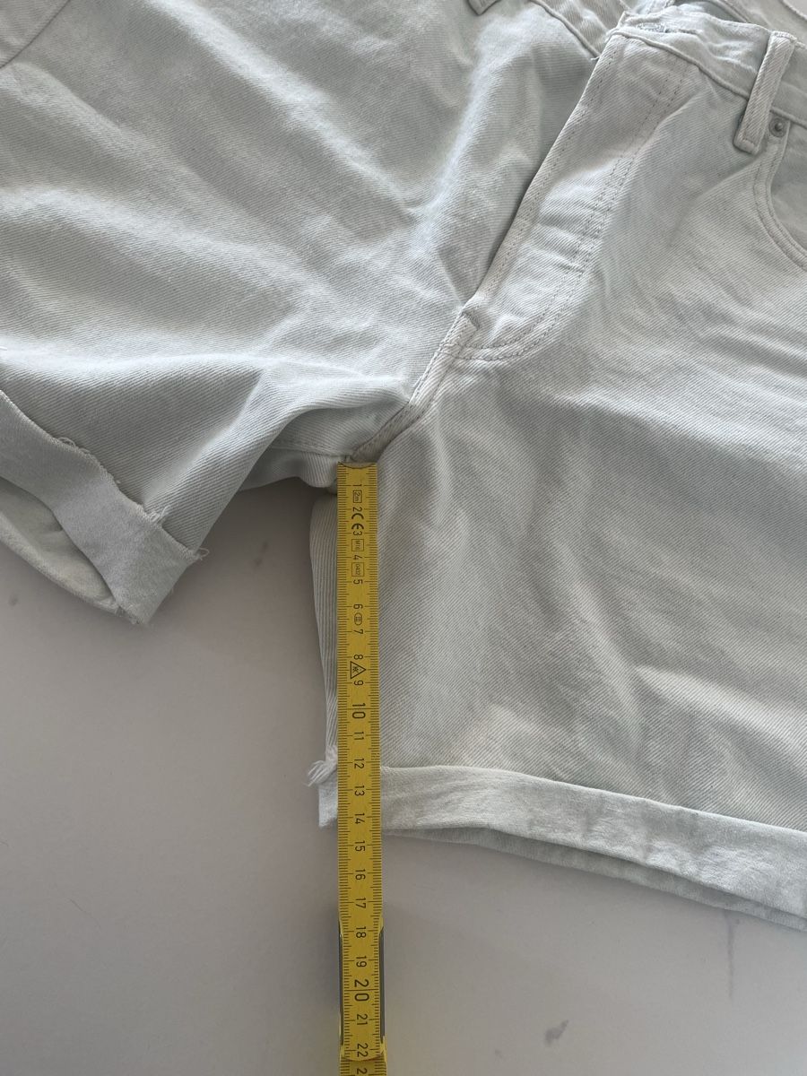 Levi's Jeans: Coole Levi's Damen Shorts – Usato da Opfikon venduto da janineschlosser 2