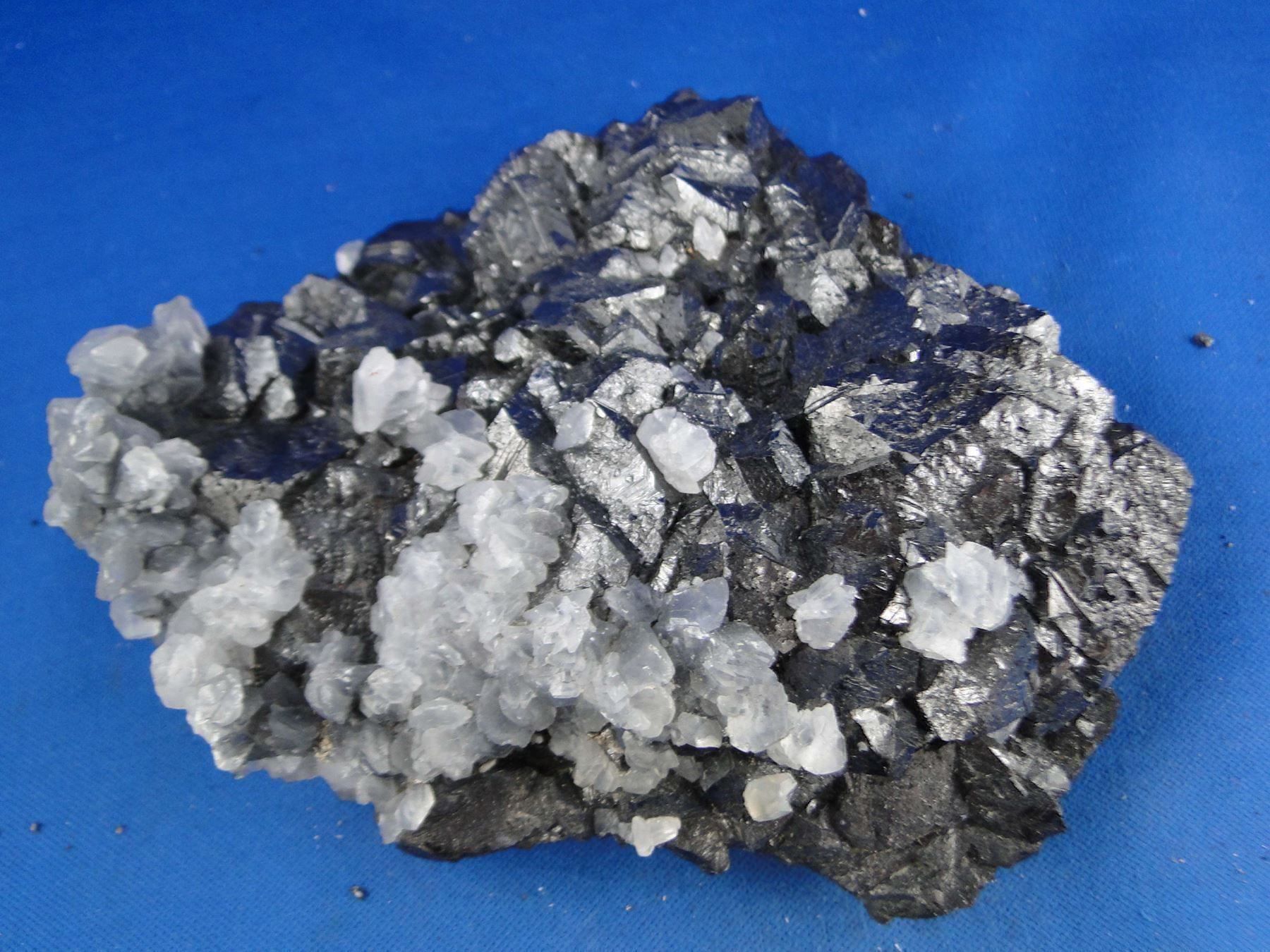 Minerali & Pietre curative: Sphalerit mit Calcit (UV-Pink) – Usato da Schinznach Bad venduto da Demerald 4