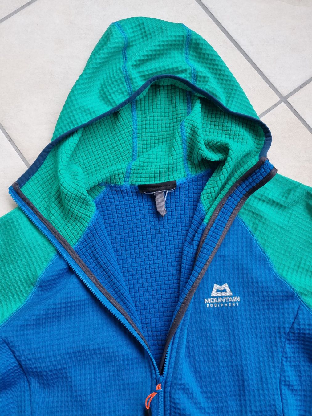 Giacche: Mountain Equipment Damen Eclipse Hooded Jacke Grösse S/M – Usato da Schüpfheim venduto da Rezwel 1
