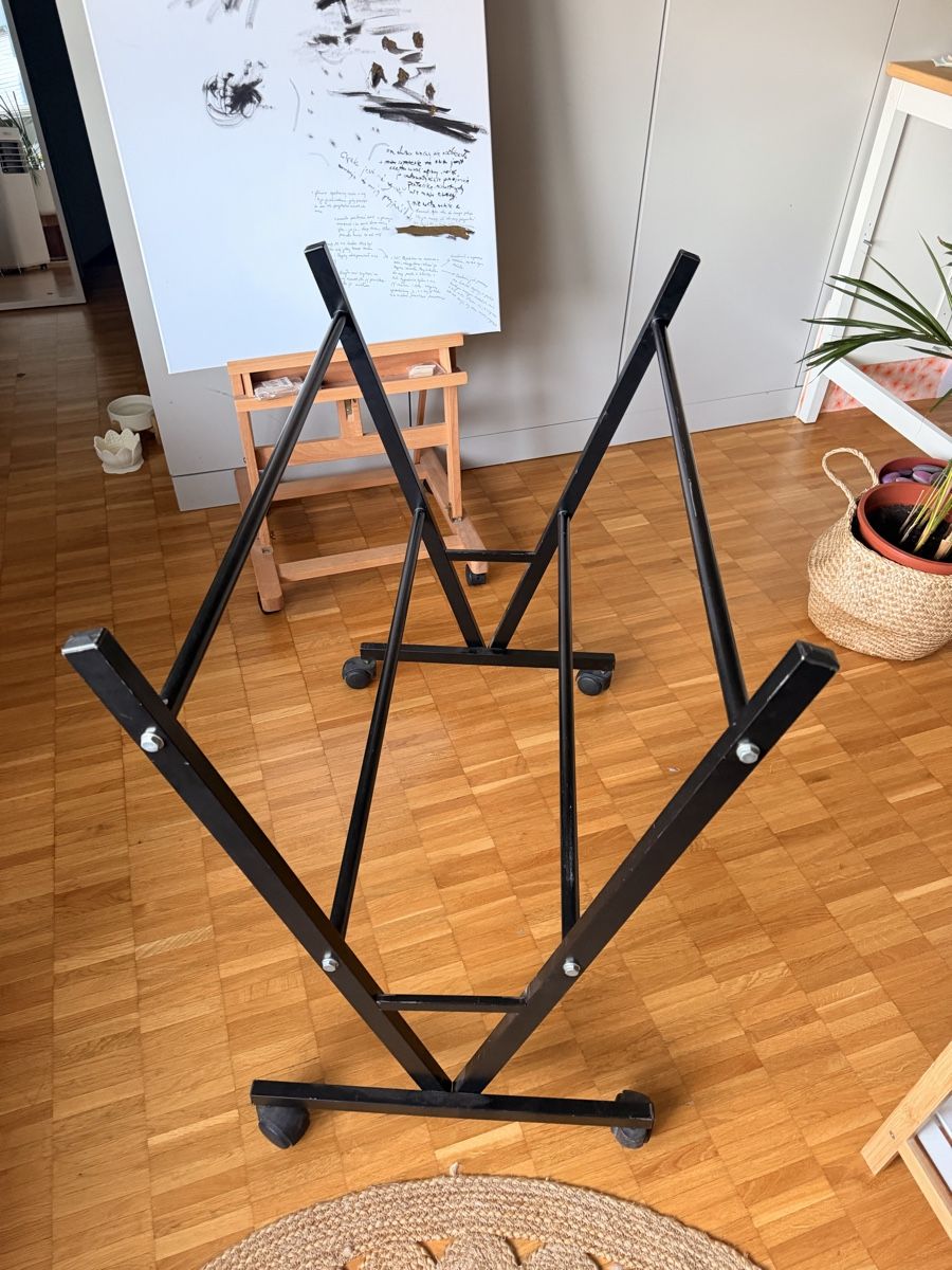 Ladenausstattungen & Messebau: Newspaper Rack Metal Black on Wheels Good Condition – Gebraucht aus Basel von kar_p7sd 3