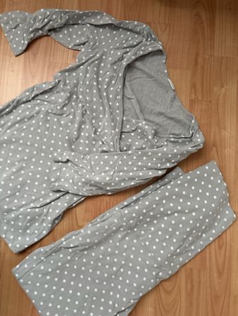 Grauer Damen Pyjama mit Pünktchen, Grösse M, Top Zustand