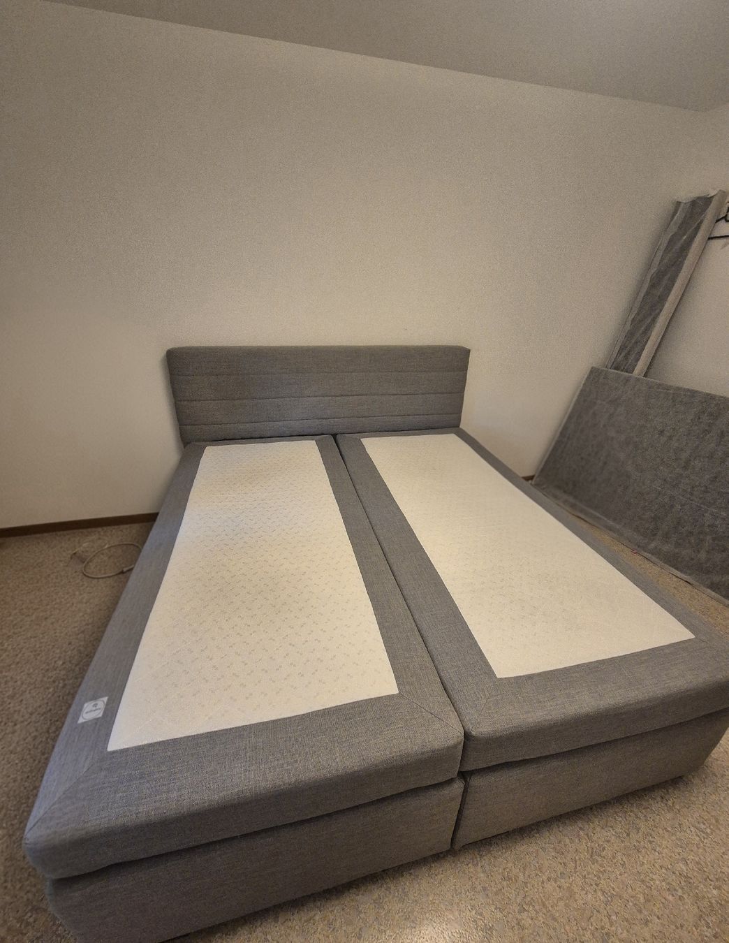 Betten: boxspring bett Grau – Gebraucht aus Regensdorf von niikii7