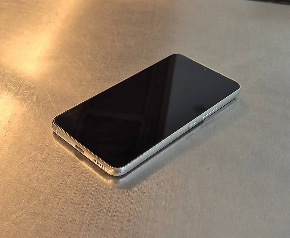 Samsung Telefoni cellulari / Smartphones: Samsung Galaxy S22 (Phantom White, Dual SIM, 5G) – Usato da Islisberg venduto da Dcotting 3
