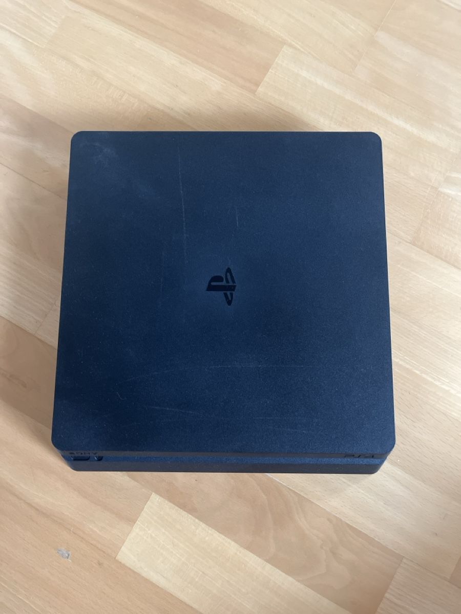 Sony Console: PlayStation 4 mit 3 Controller und viele Spiele – Usato da Magden venduto da Simon.roethis