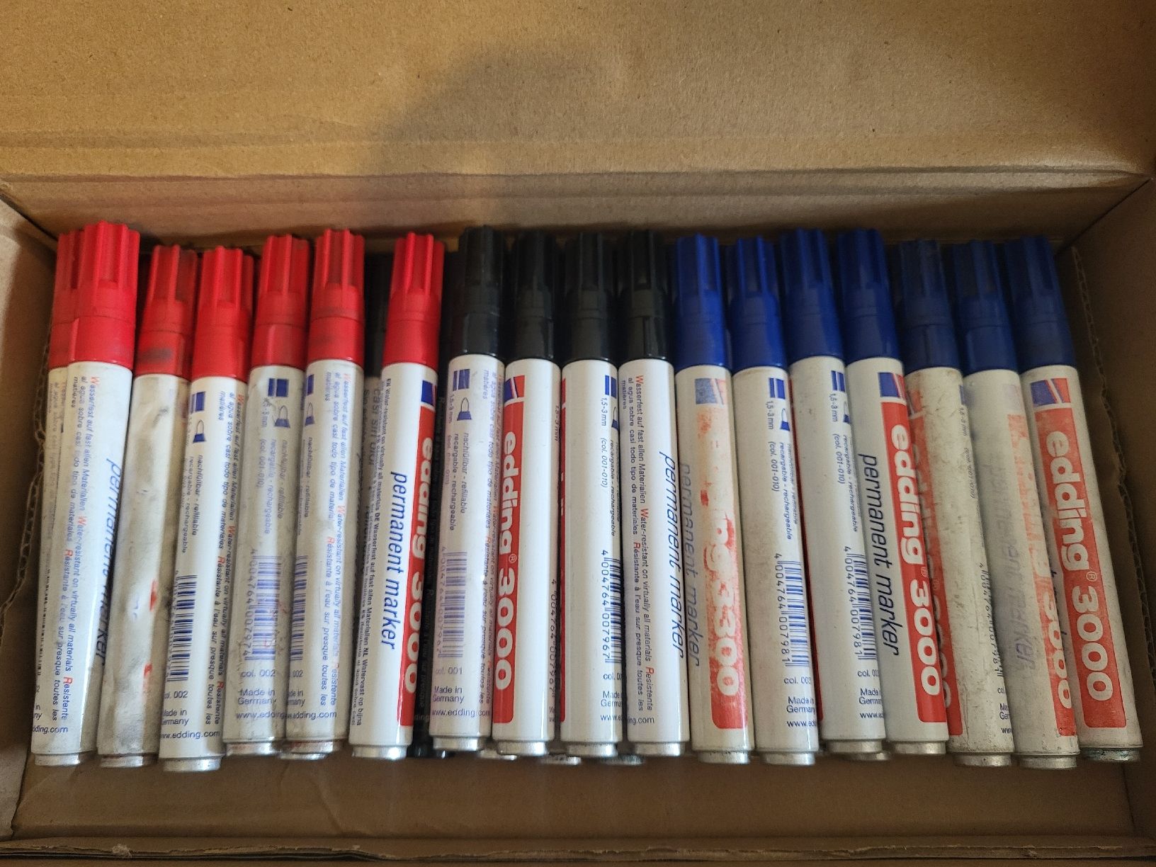 Edding Stylos & Marker: Edding 3000 Permanent Marker, Rot, Schwarz, Blau,  35 Stk – D'occasion à Riniken par Melanie910