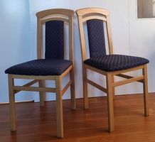 2 Stühle aus Naturholz