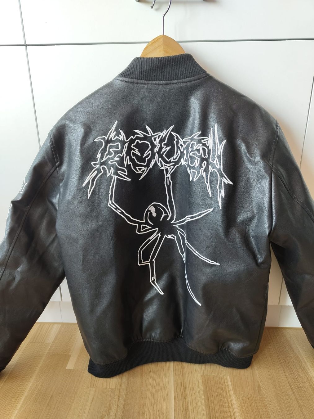 Giacche: Schwarze Black Squad Jacke im Lederlook, Grösse M – Usato da Zürich venduto da Slevin2710 3