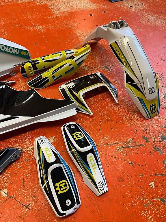 Toutes les pièces détachées moto: KIT PLASTICHE 701 SUPERMOTO – D'occasion à Manno par MOTOMIXMANNO 2