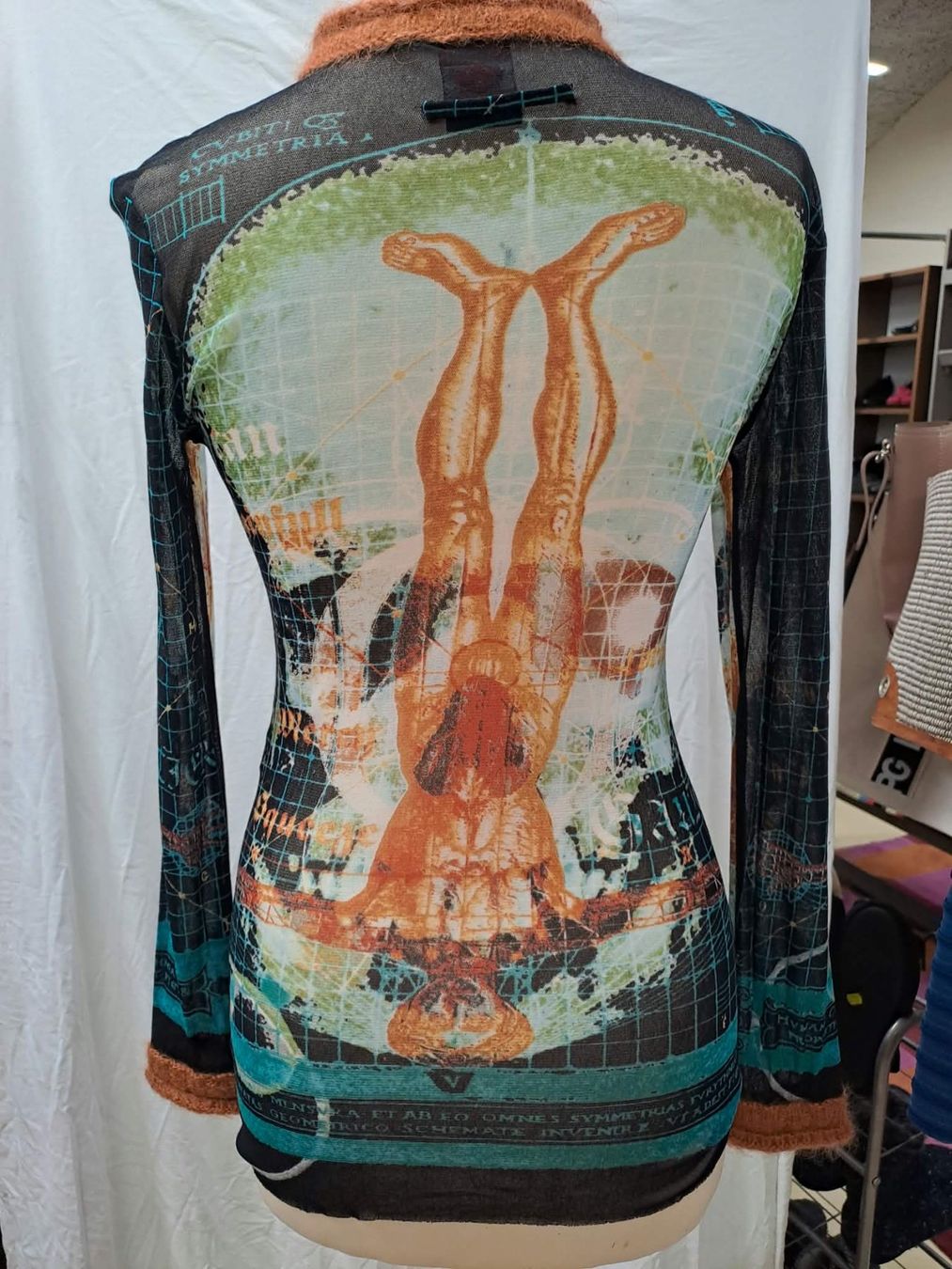 Maglioni & Felpe: Pull Jean Paul Gaultier – Usato da La Chaux-de-Fonds venduto da Emmaus2300CDF 1