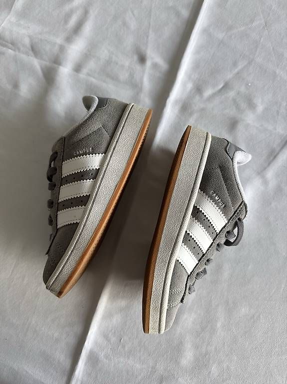 Schuhe für Jungen: Adidas Campus  Kinder  Grösse 33.5 – Neu und originalverpackt aus Schlieren von gue_m9qk 1