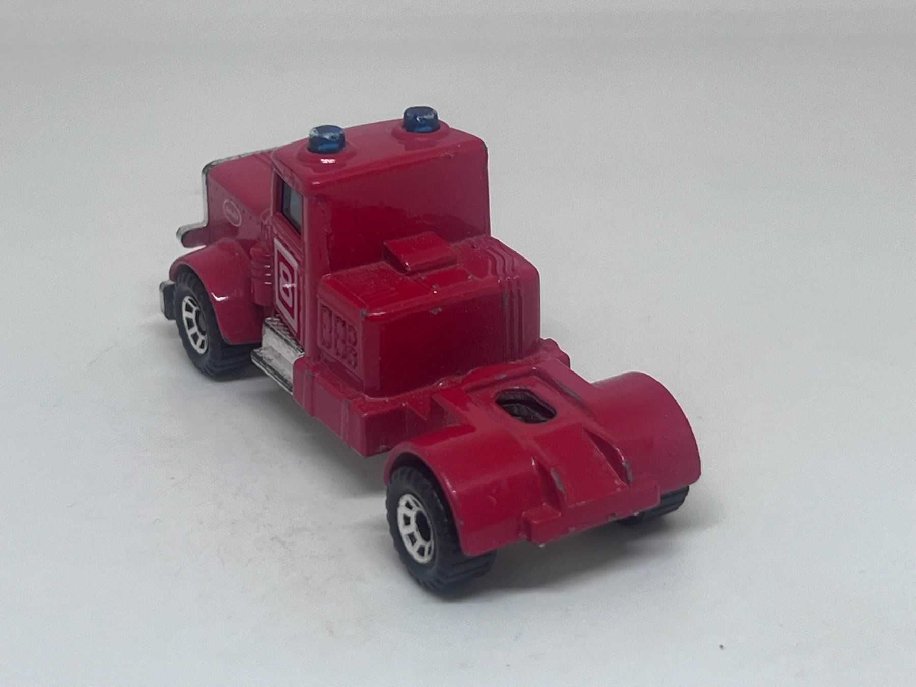 Matchbox Modellini d'auto: Matchbox Peterbilt Fire Truck #786 – Usato da Wildegg venduto da LaaBoutique 2