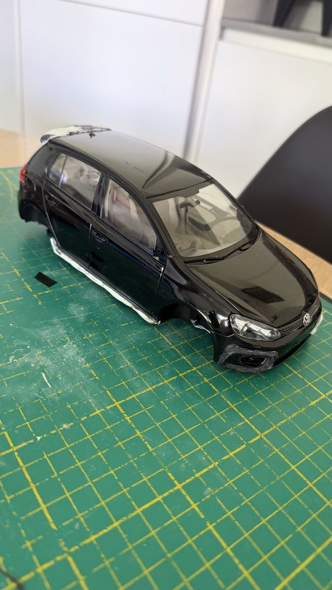 Kit di modellismo & Modellini statici: Golf 6 scala 1:18  – Usato da Caslano venduto da tuning21