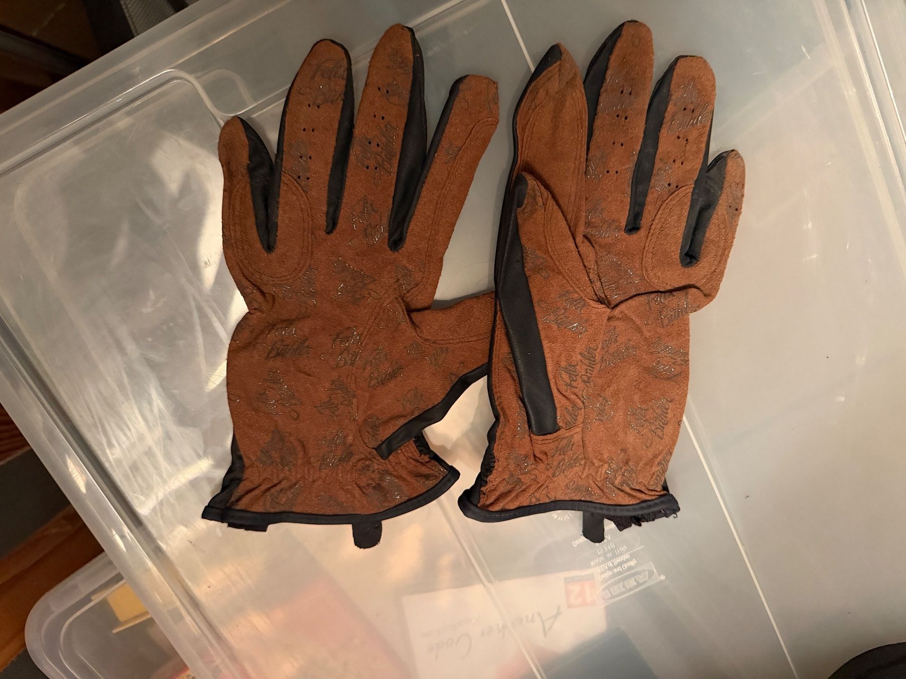 Guanti & manicotti: Reithandschuhe – Usato da Winterthur venduto da ZeitreiseDeinLeben 1