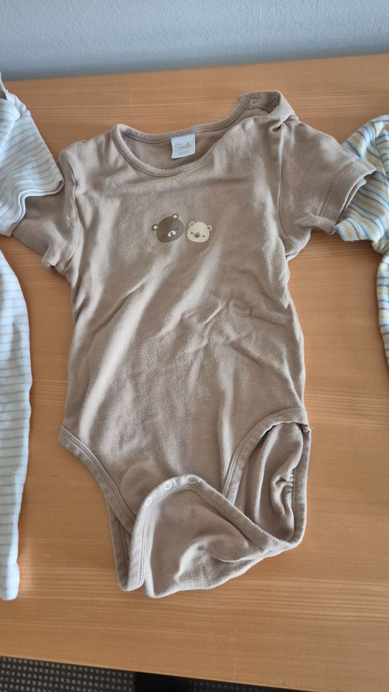 Lotti di vestiti: 5 bodys m. courtes C&A et SMILE, taille 98 – Usato da Goumoens-la-Ville venduto da cfaIII 2