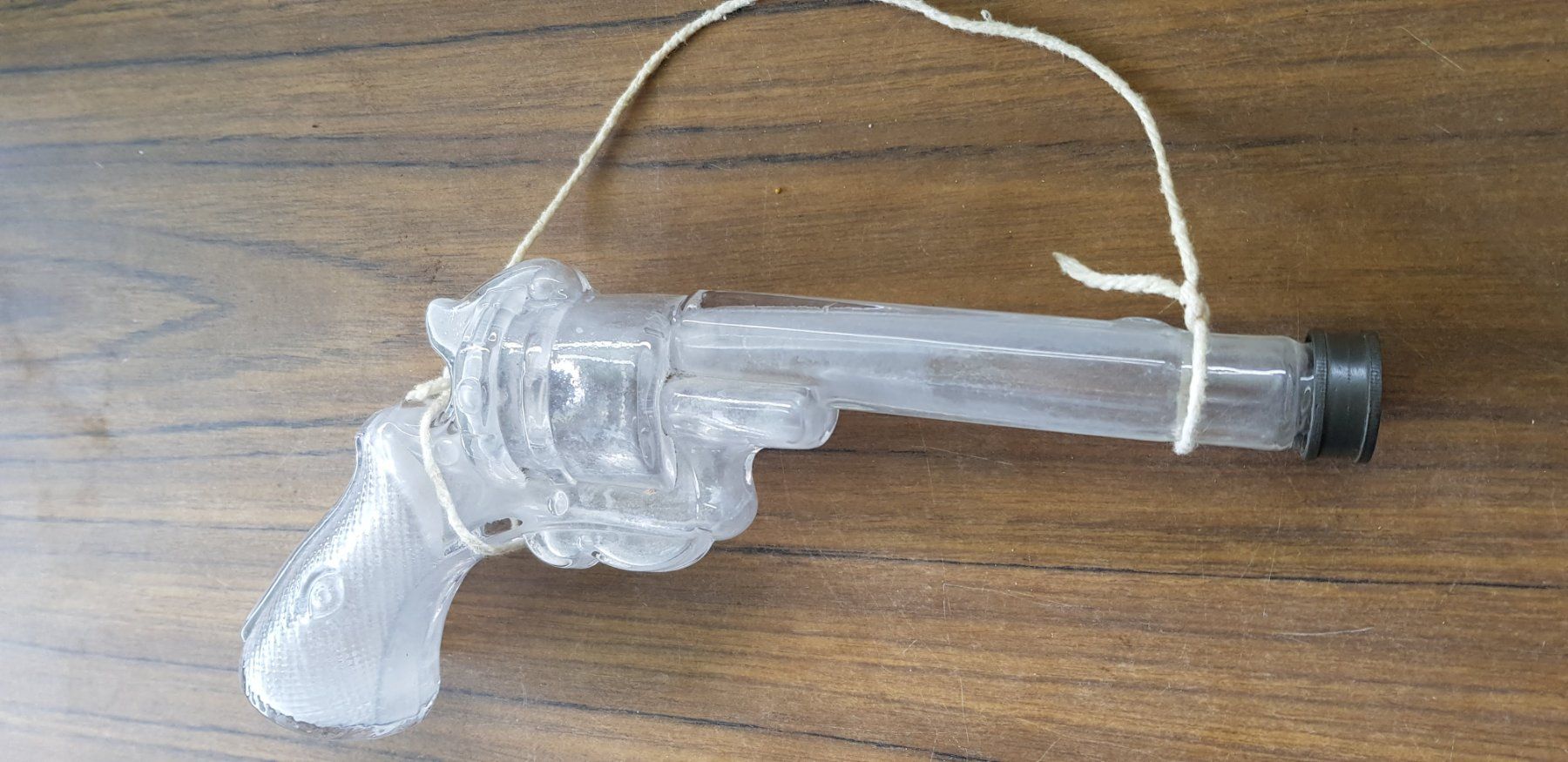 Sonstiges: Whiskeyflasche Revolver antik – Gebraucht aus Mörschwil von antiksalon 7