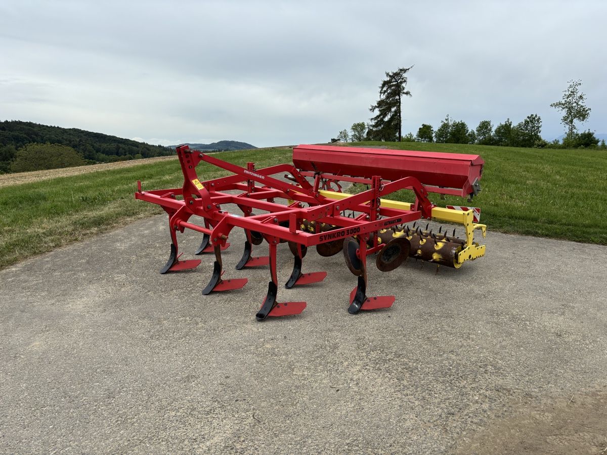 Tutte le macchine: Grubber Pöttinger mit Sägerät / Sämaschine / Drillbox – Usato da Courgevaux venduto da Querly 2