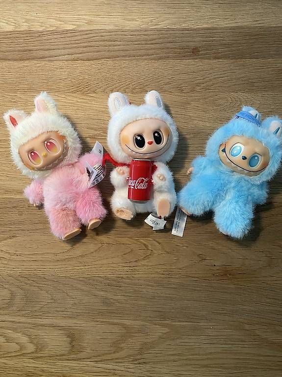 Giocattoli: Labubu Monsters Set mit Coca Cola – Usato da Hausen AG venduto da Hermine81