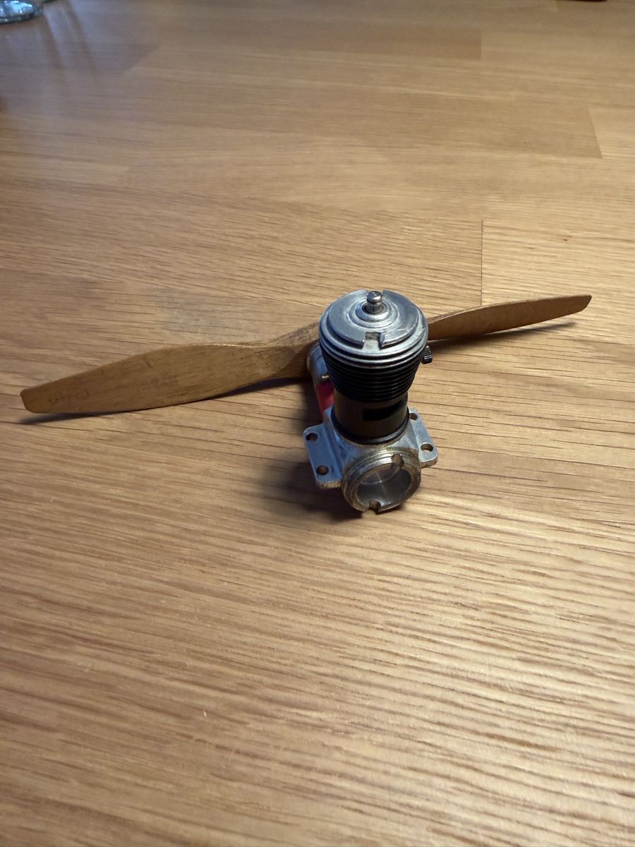 Motoren: Cox-Modellbaumotor mit Propeller – Gebraucht aus Rorschach von mar_nl6c 1