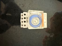 Minuteur/contacteur  electro-mécanique DIN