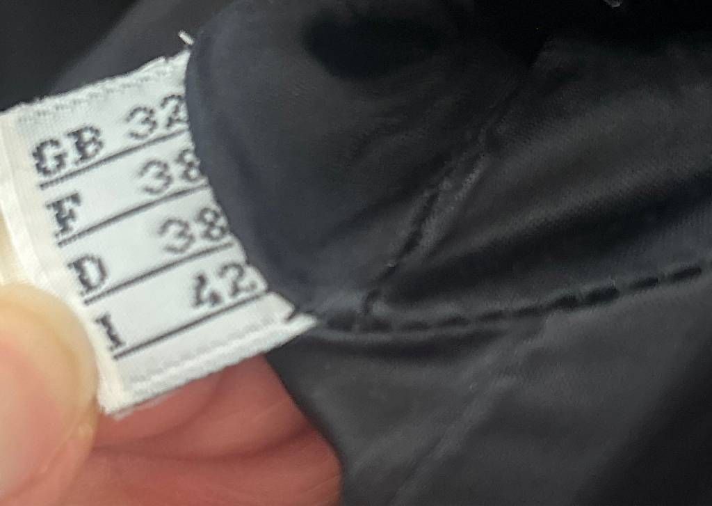 Manteaux: Manteau noir Max Mara – D'occasion à Bern par manu0100 4
