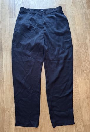 Hose schwarz „Satin Optik“