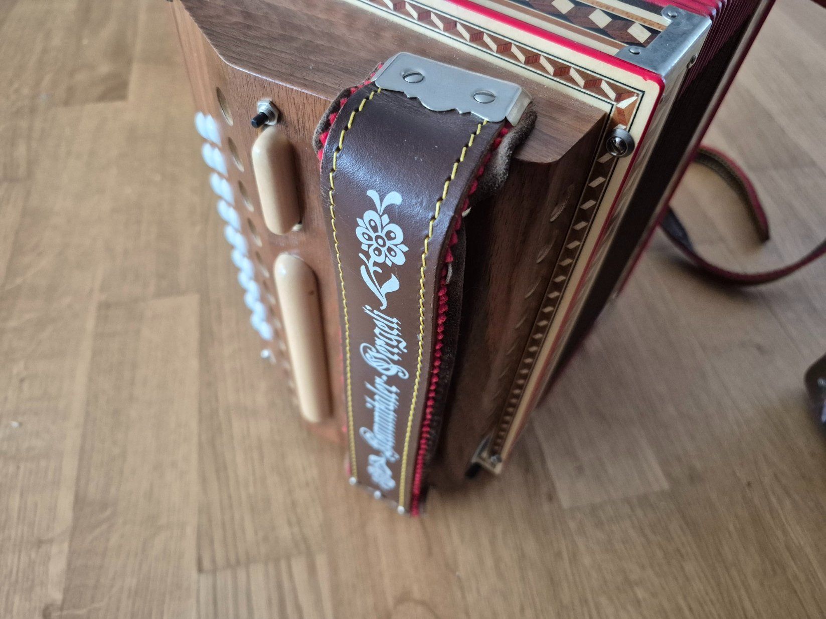Instruments de musique: Kopfhörer Örgeli - System Leiser – Défectueux à Nottwil par Gorillale 3