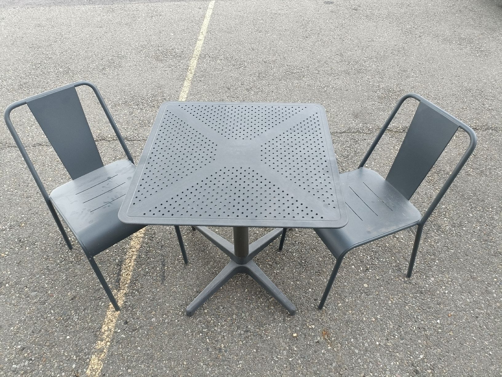 Set di tavolo e panche: Gartentisch klappbar mit 2 Alustühlen – Usato da Kreuzlingen venduto da home_and_more