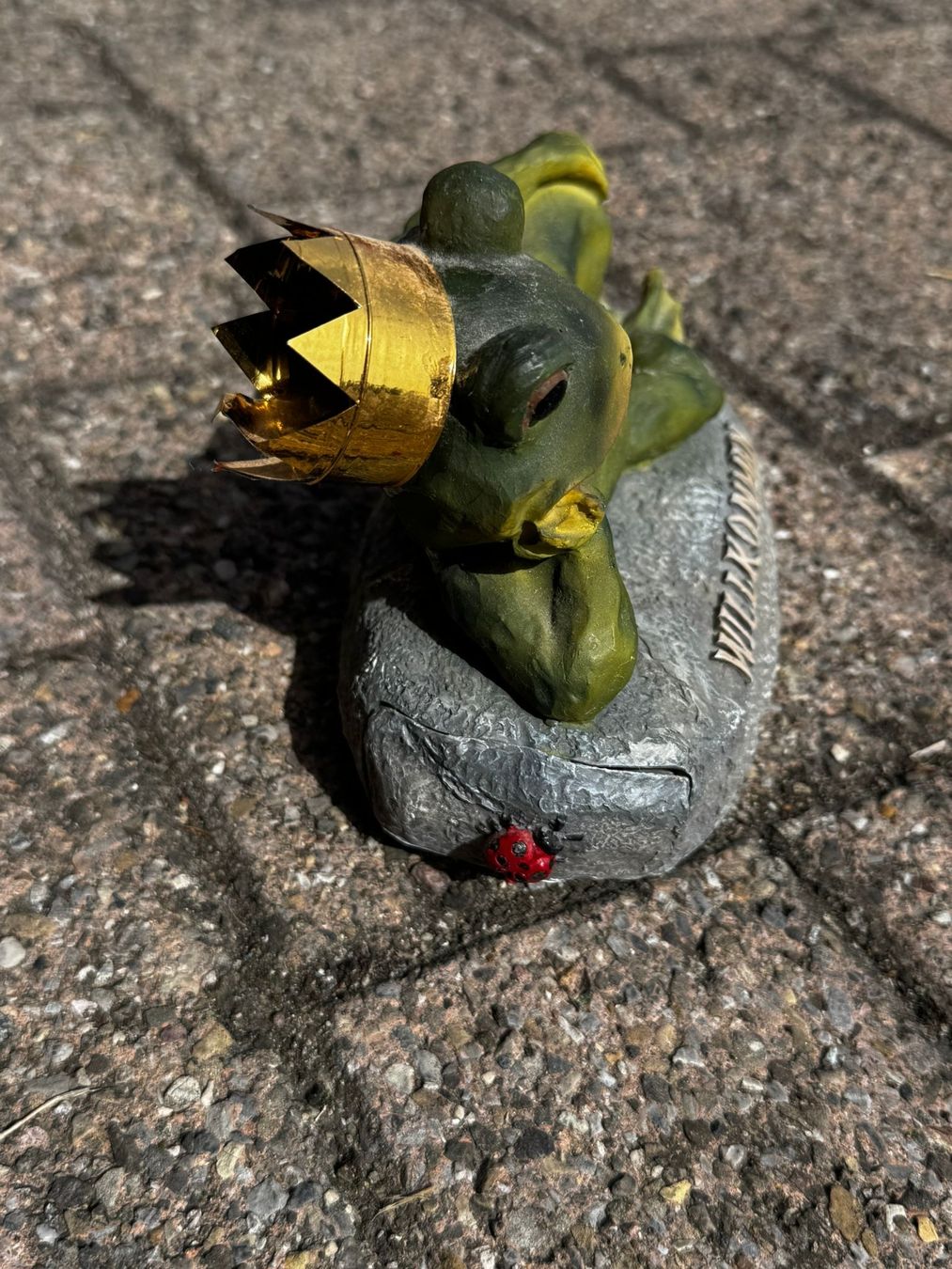 Statuette: Willkommen Froschkönig  – Usato da Egg b. Zürich venduto da Brocki_Insel_Egg 1