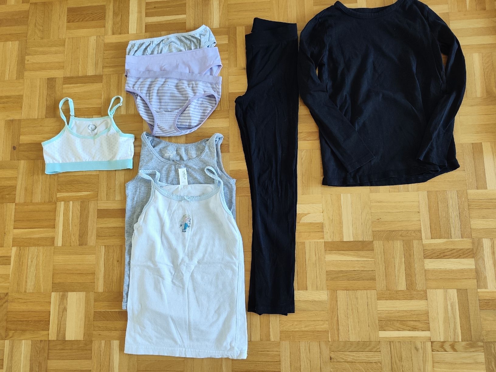 Ensembles coordonnés: kleiderpaket gr. 134 140 – D'occasion à Muttenz par Hermesvonthan 1