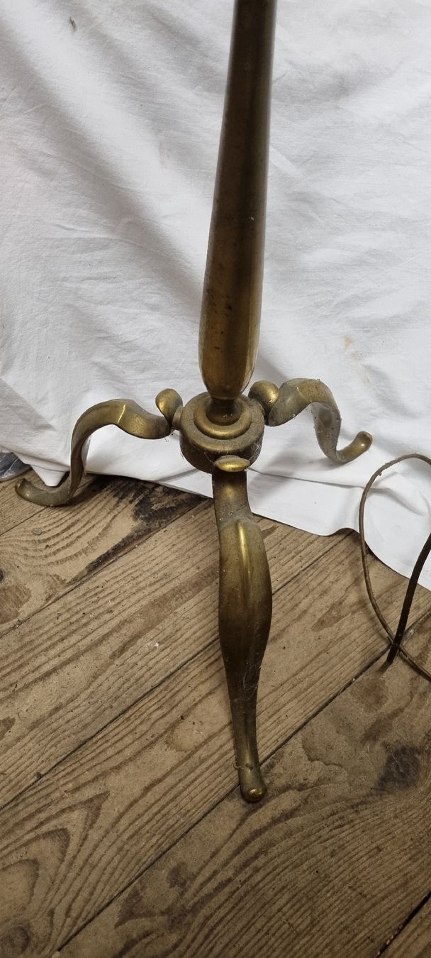 Lampade: antike Stehlampe mit Messingfuss – Usato da Wädenswil venduto da weihpos 5