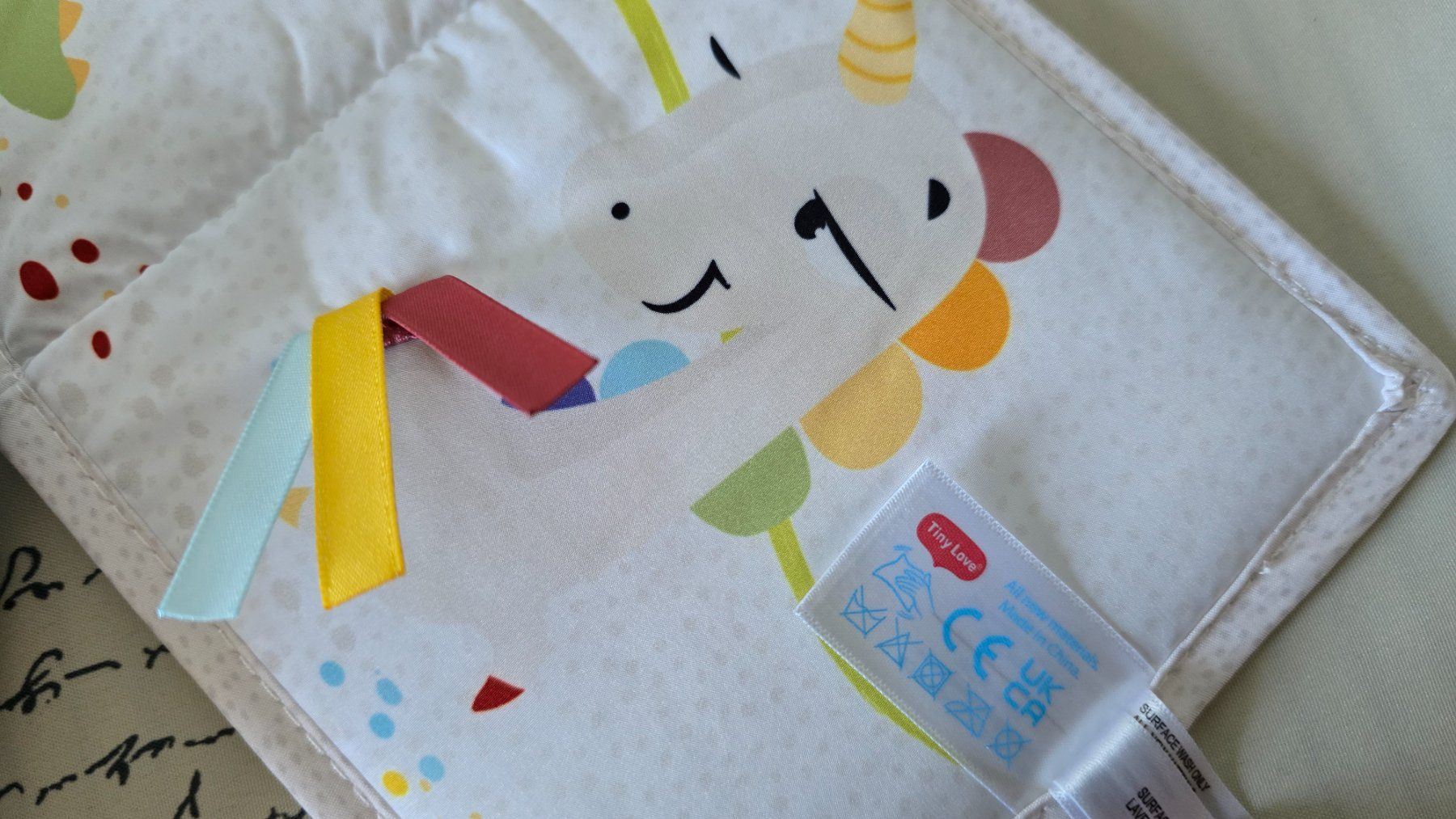 Giocattoli: NEU Tiny Love Doppelseitiges Baby-Stoffbuch / Knisterbuch – Nuovo e nell'imballaggio originale da Thalwil venduto da VitaMini 1