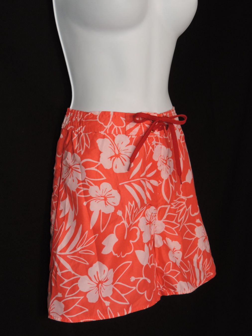 Hosen: short rose à fleurs Hawaï – Gebraucht aus Genève von Axelle333 6