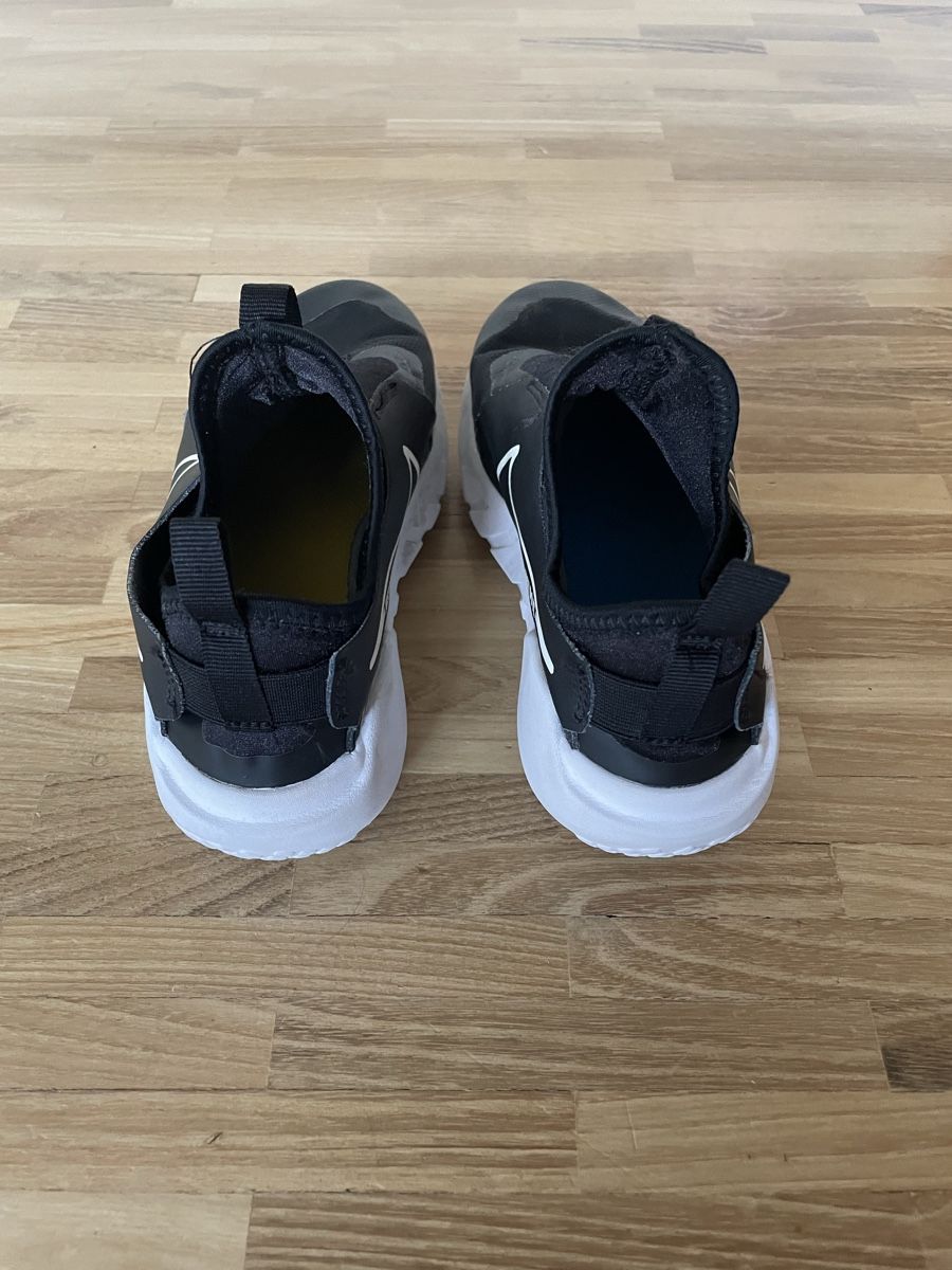 Nike Scarpe per ragazzi: Nike Kinder-Turnschuhe Schwarz / Grösse 36 – Usato da Wiesendangen venduto da armandinho 3