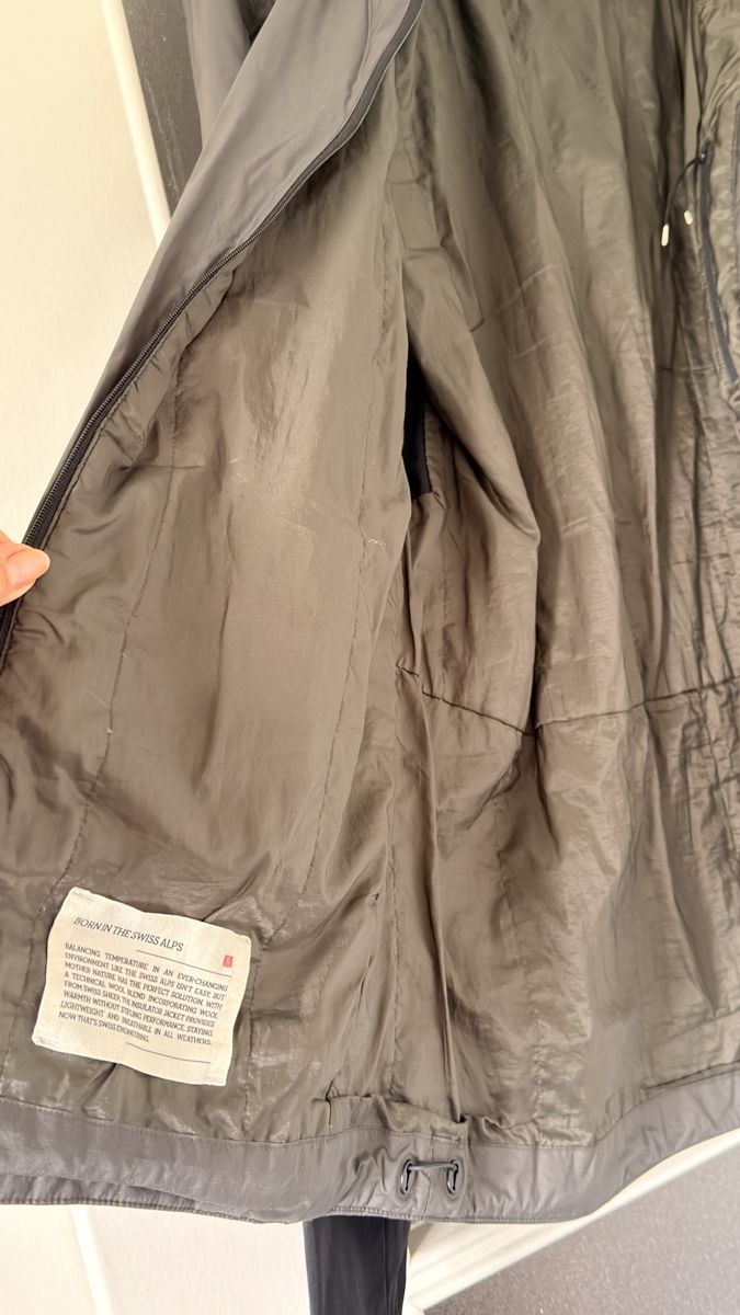 Giacche: On running Insulator Jacket taille M gris olive – Usato da Bulle venduto da LeMoleson 7