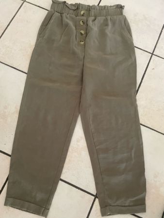 Zara Khaki Hose Gr. M neuwertig