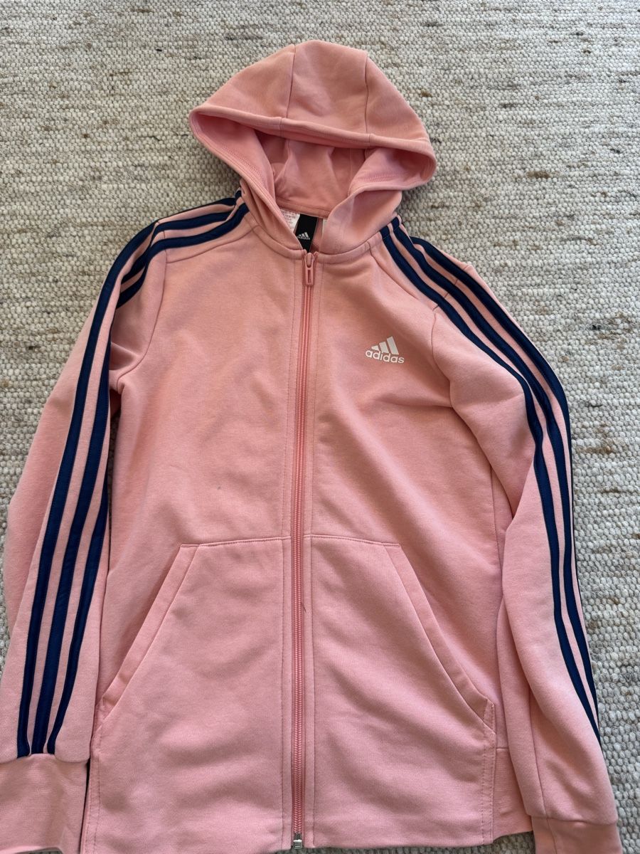 Adidas Jacken: Lachsfarben/hell Rosa Adidas Jacke – Neu (gemäss Beschreibung) aus St. Gallen von fraurose