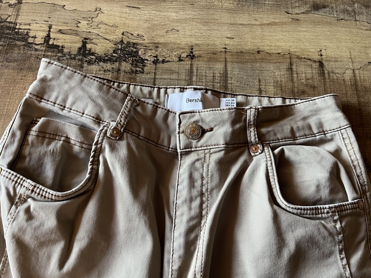 Bershka Pantalons: BERSHKA Pantalon cargo – D'occasion à Genève par mms_7w5q