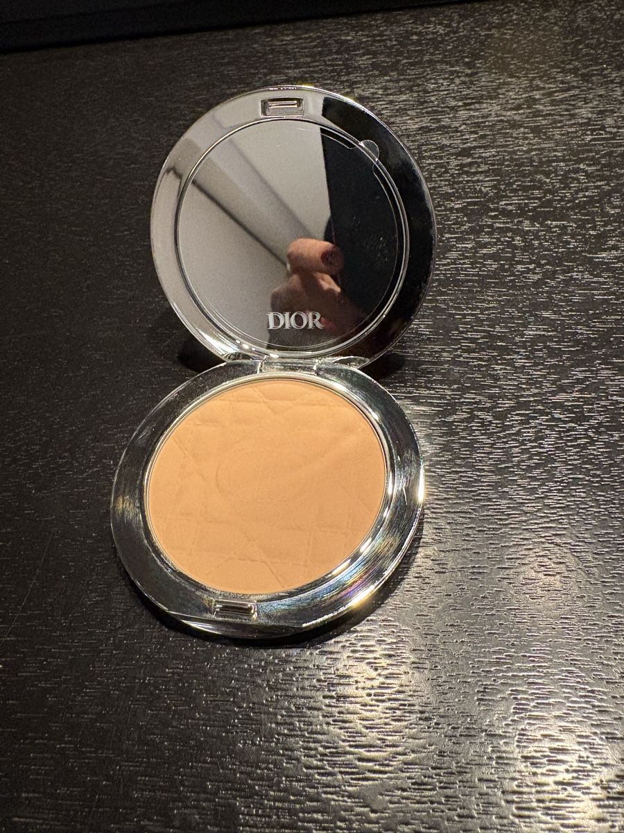 Dior Make-up: Dior Forever nude matte Filter Powder 02 – Usato da Bern venduto da Sabischu