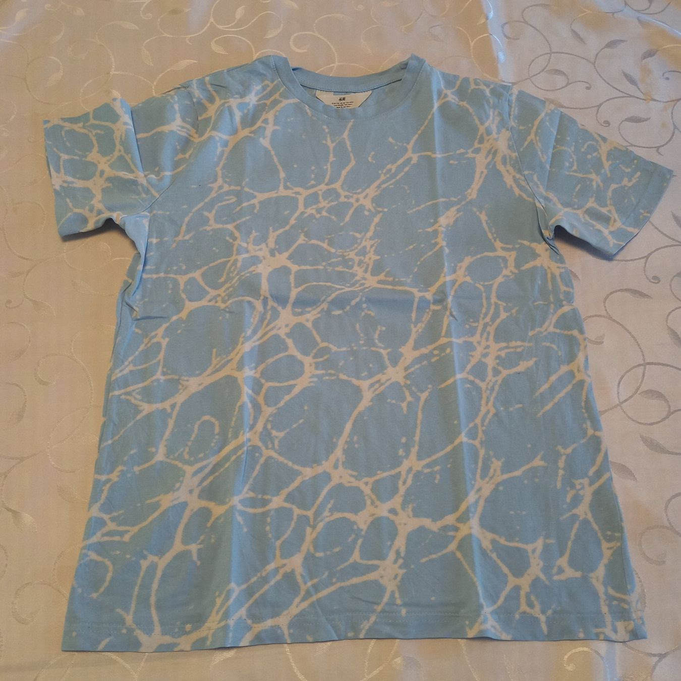 H&M Camicie, T-shirt & Polo: hellblaues batik T-Shirt H&M Gr. 170 – Usato da Brüttisellen venduto da kikaninchen79