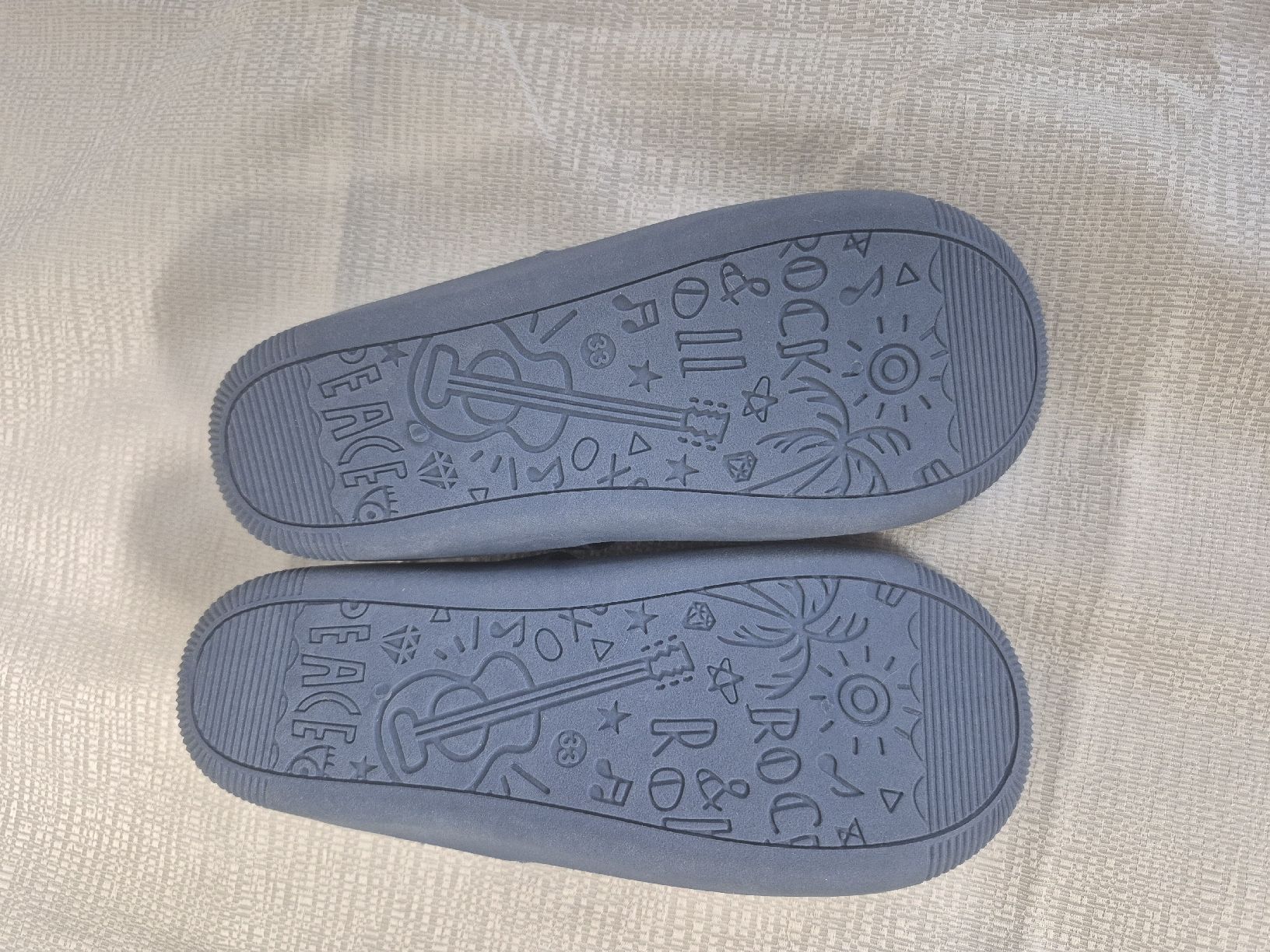 Scarpe per ragazzi: Chaussons légères  pour enfant - Taille 33  – Nuovo e nell'imballaggio originale da Villars-sur-Glâne venduto da snacks01 1
