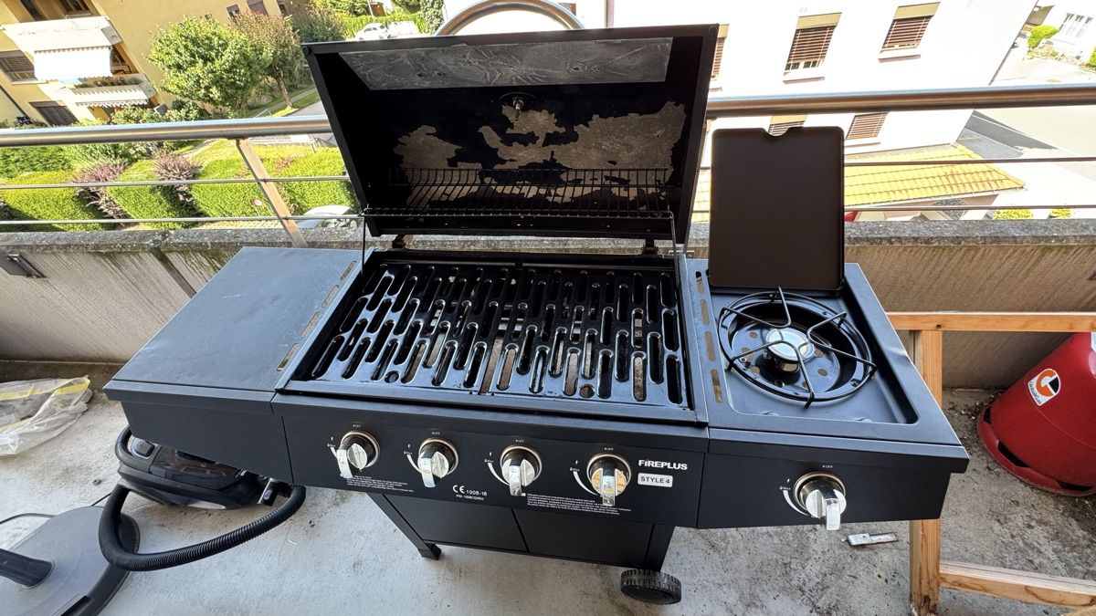 Grills: Gasgrill mit Seitenkocher – Gebraucht aus Galgenen von PhilM. 2