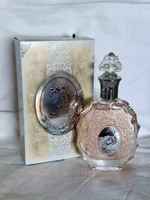 Lattafa Profumi & Eau de Toilette: Lattafa, Rouat Al Musk, EdP, 100ml – Nuovo (secondo la descrizione) da Basel venduto da Solaia28 2