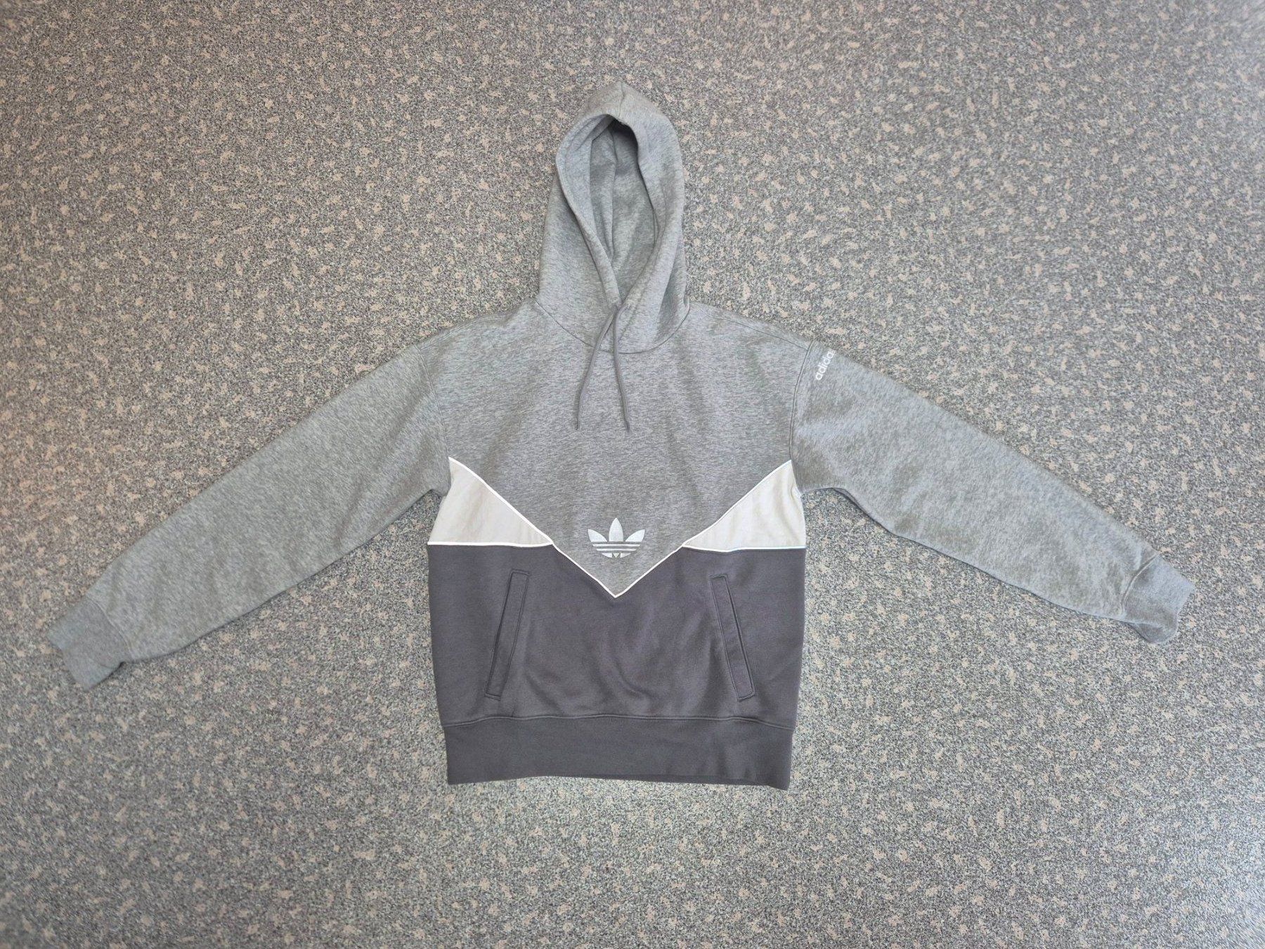 Adidas Pullover & Sweatshirts: Kapuzenpullover Adidas – Neu (gemäss Beschreibung) aus Domat/Ems von palfier14