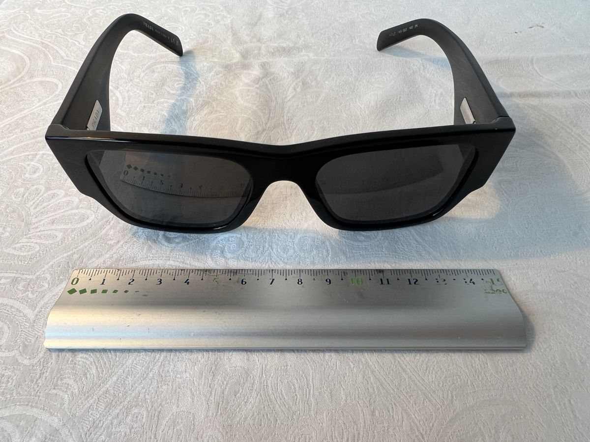 Prada Brillen & Gläser: Lunettes de soleil Prada noires – Gebraucht aus Sion von Mayoraz02 6