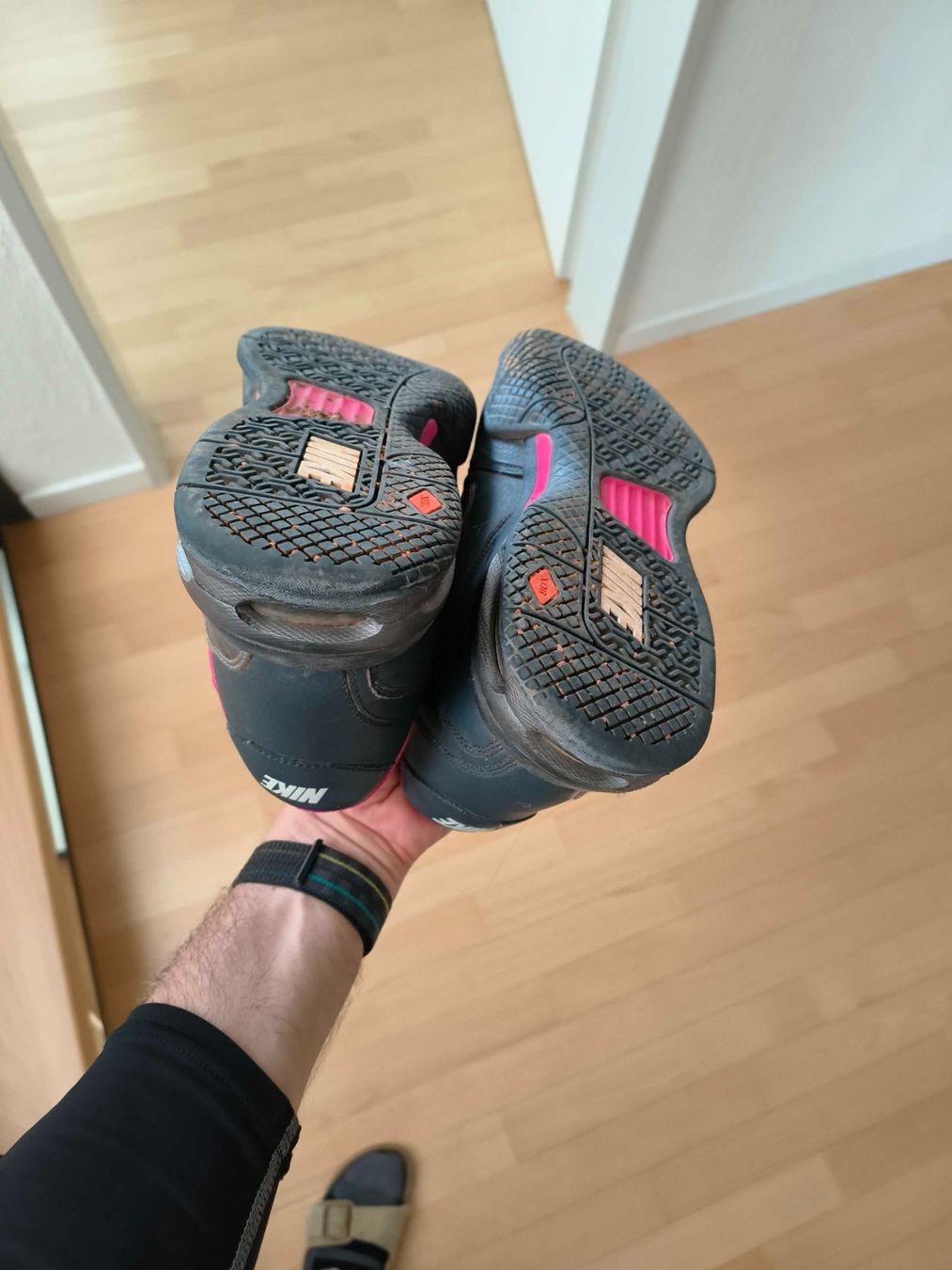 Nike Herrenschuhe: Nike Tennis Schuhe Gr. 45.5 – Gebraucht aus Zumikon von dwl_j987 4