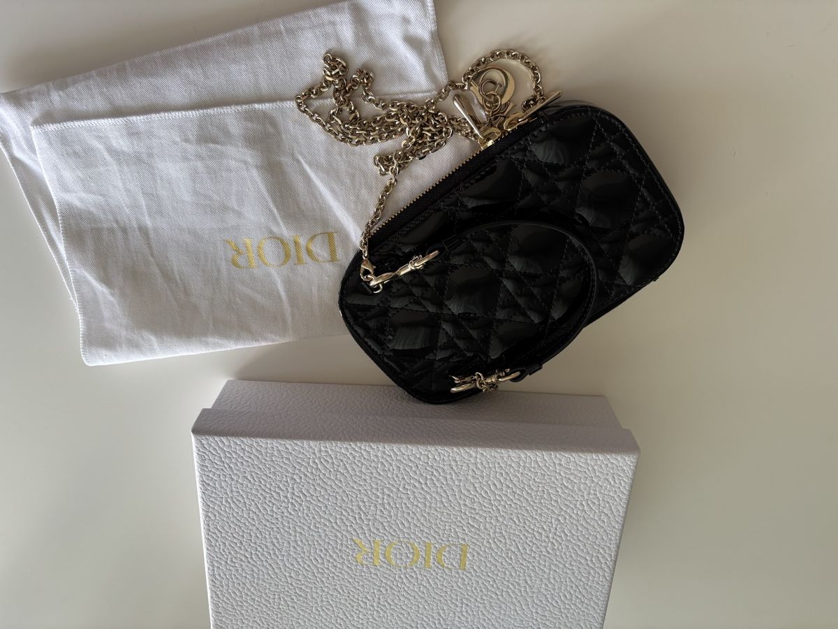 Dior Borse da donna: Dior Black Micro Bag - Like New! Trendy Accessory! – Nuovo (secondo la descrizione) da Basel venduto da uni_6j8f 1